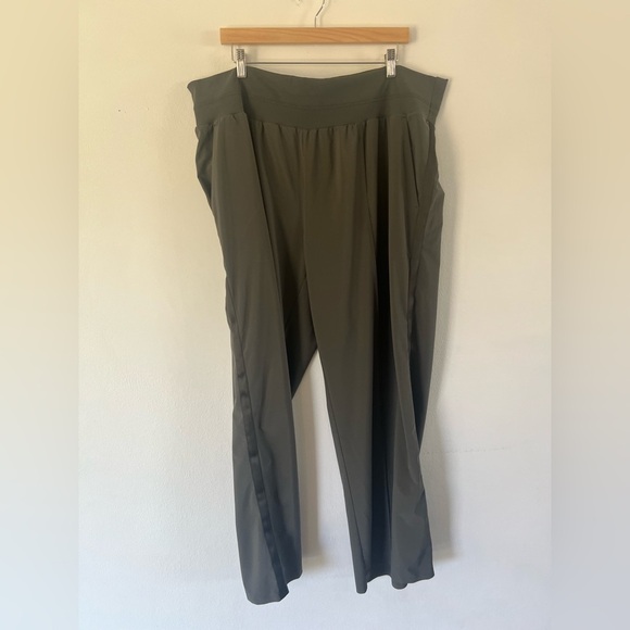 Athleta Nolita Wide Leg Green Pull-On Athletic Pants Size 22 - Picture 2 of 14